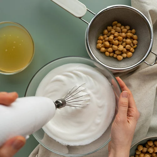 Το aquafaba είναι το ιδανικό vegan υλικό ακόμα και για τα γλυκά σου