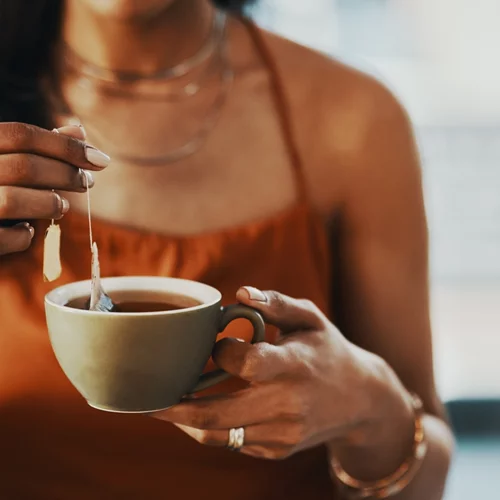 Πράσινο τσάι: Μπορεί η κατανάλωσή του να προσμετρηθεί ως πρόσληψη νερού;
