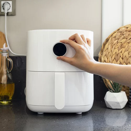 Σοτάρισμα, τηγάνισμα ή air fryer: Ποιο μολύνει περισσότερο τον αέρα του σπιτιού;