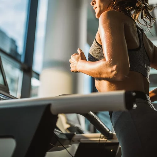 Πρόγραμμα στον διάδρομο: Κάψε 300 θερμίδες σε 30 λεπτά