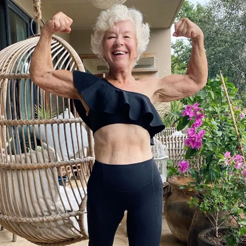 Joan MacDonald: H απίστευτη ιστορία της 75χρονης fitness influencer
