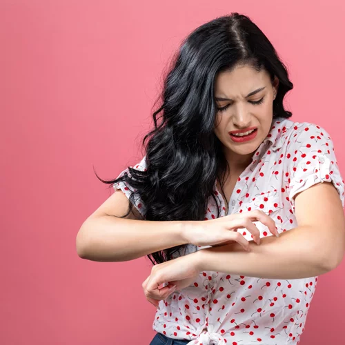 Έχεις φαγούρα; Επιστήμονες του Χάρβαρντ βρήκαν τι φταίει!