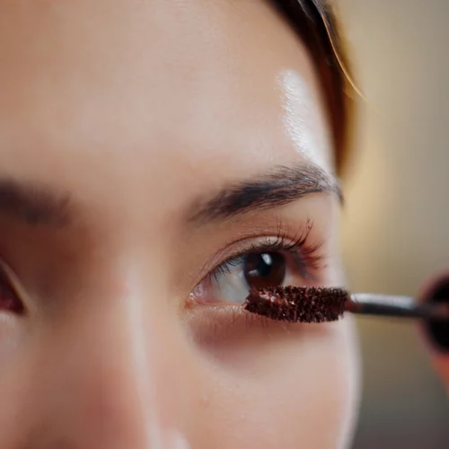 5 (υπερβολικά) καλές mascaras που κοστίζουν λιγότερο από 10 ευρώ