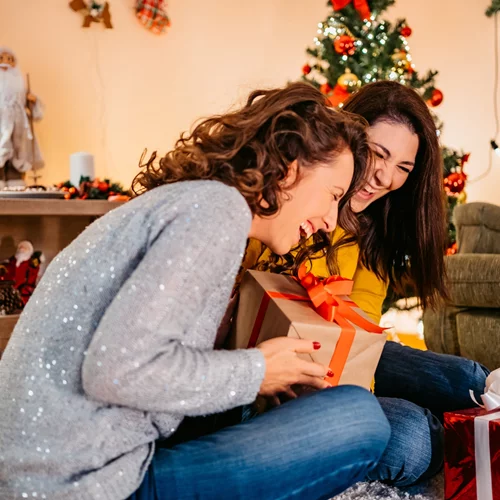 Christmas gifts: Τα δώρα ομορφιάς που κάθε γυναίκα θα θέλει να λάβει φέτος στις γιορτές