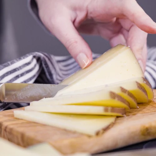 Ποια τυριά έχουν λιγότερο αλάτι; Η λίστα με τα πιο "καθαρά" και τα πιο αλμυρά