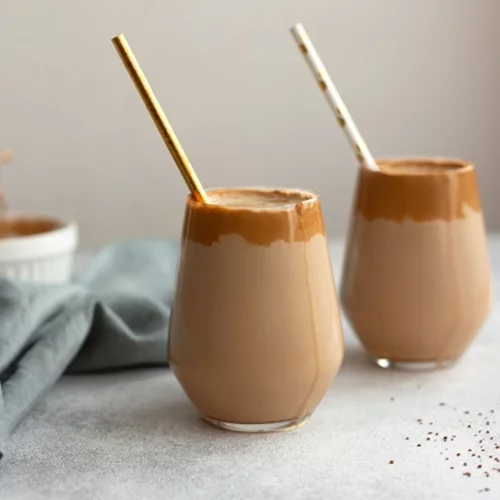 Συνταγή για δροσερό milkshake χωρίς ζάχαρη (με αβοκάντο και κακάο!)