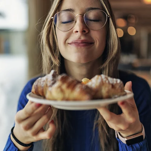 Γιατί ακόμα πεινάω ενώ μόλις έφαγα; Η διαιτολόγος απαντά