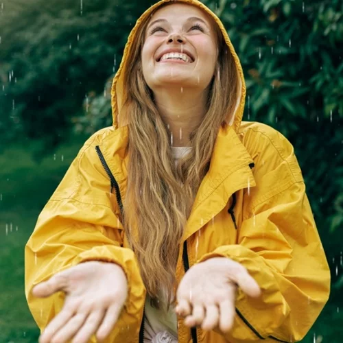 Βρέχει και πονάνε τα κόκαλα και οι αρθρώσεις σου; Δεν το νομίζεις, μπορεί όντως να συμβαίνει!