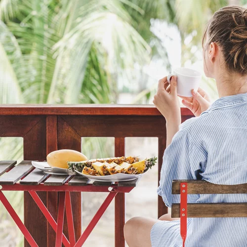 Πεινάω, αλλά τι να φάω στις διακοπές; Top επιλογές για ταβέρνα, beach bar, ξενοδοχείο