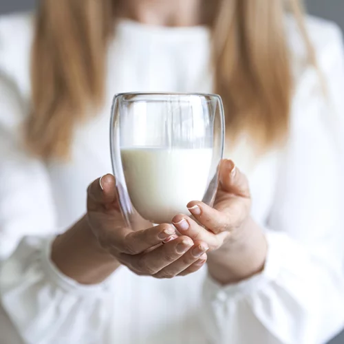 Το "αντιγηραντικό" ρόφημα με προβιοτικά: Τι μπορεί να κάνει στο σώμα και πότε να το αποφύγεις