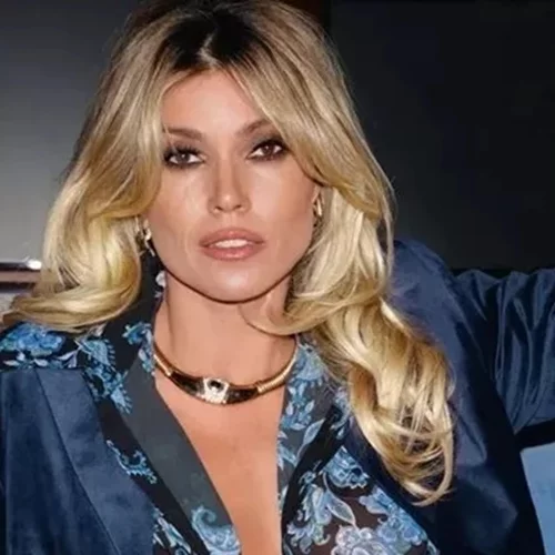 Βάσια Κωσταρά: To αξεσουάρ που επέλεξε μας δίνει μαθήματα styling για να ξεχάσουμε τις bad hair days