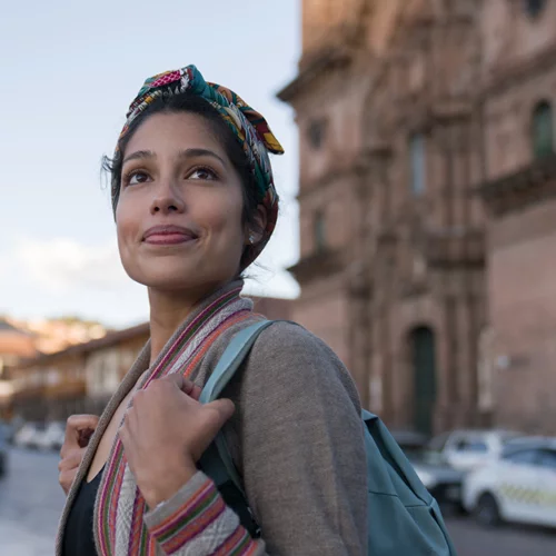 Παρατηρείς αλλαγές στην επιδερμίδα σου όταν ταξιδεύεις; Δες γιατί συμβαίνει και πώς θα τις αντιμετωπίσεις