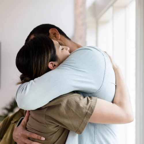 Φόβος της δέσμευσης στους άντρες: Τι σημαίνει, πώς τα τον αναγνωρίσεις και πώς θα τον αντιμετωπίσεις;