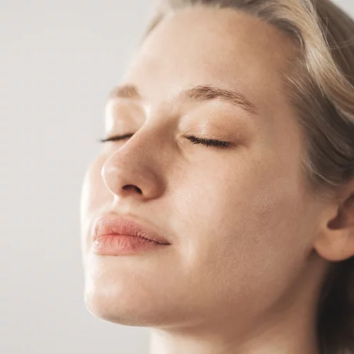 Πώς το πρόσωπο "ξεφουσκώνει" σε 14 μέρες – Η τροφή που πρέπει να αποκλείσεις