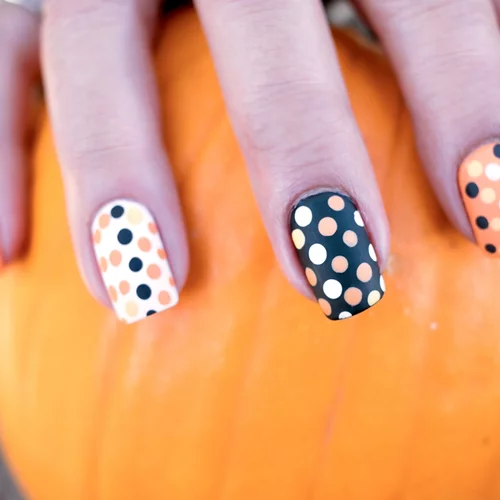 5 "τρομακτικά" σχέδια μανικιούρ που θα σε βάλουν σε Halloween mood