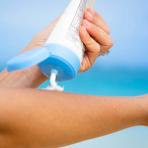 Μπορείς να χρησιμοποιήσεις το περσινό αντηλιακό κι άλλες απορίες για το αντηλιακό σου έχουν απάντηση