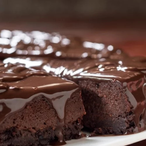 Σοκολατόπιτα με φουντούκια και ελάχιστη ζάχαρη έτοιμη σε 20 λεπτά