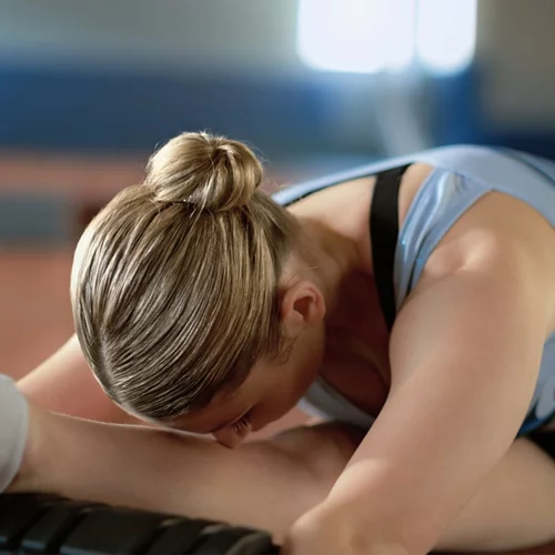 Πώς να μετατρέψεις το χτένισμα του γυμναστηρίου σε θεραπεία για τα μαλλιά σου