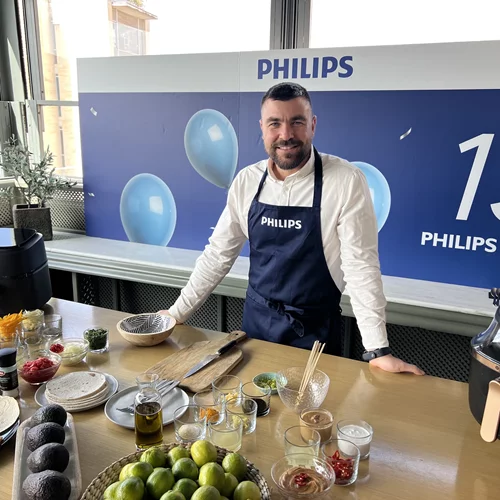 PHILIPS: Γιόρτασε τα 15 χρόνια από το λανσάρισμα της καινοτομικής κατηγορίας των Airfryers παγκοσμίως