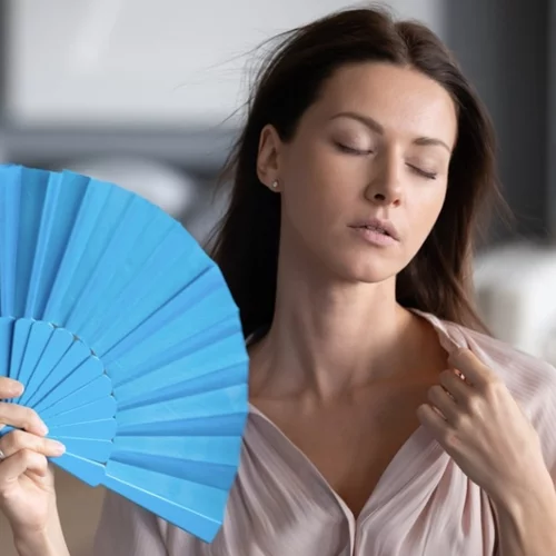 Εξάψεις στην εμμηνόπαυση: Έρευνα απαντά στο πόσο διαρκούν - και μας ξαφνιάζει