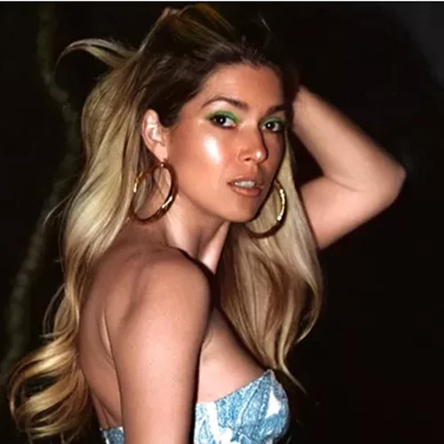 Η Βάσια Κωσταρά ακολουθεί το tip της Bella Hadid για τις σακούλες κάτω από τα μάτια