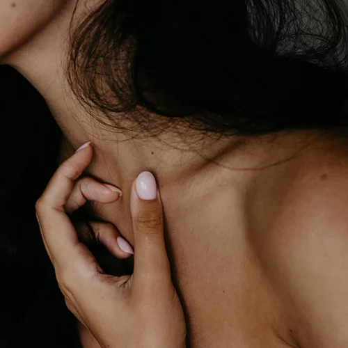 Φυσικά, πολυτελή, nude νύχια: Γιατί τόσος χαμός με το "Rich Girl manicure";