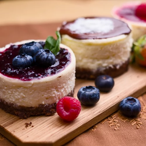 Cheesecake με (λίγες) θερμίδες και υλικά από τη φύση