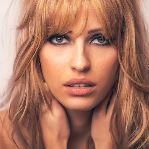 Curtain bangs τέλος: Αυτή είναι η νέα hot τάση που λαμβάνει τη θέση τους