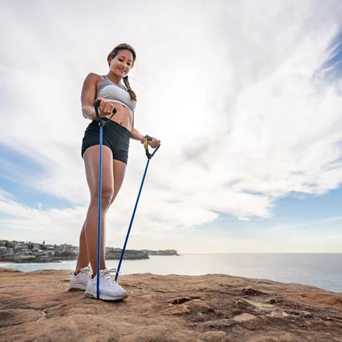 Aνόρθωσε το στήθος σου με μια άσκηση στις διακοπές