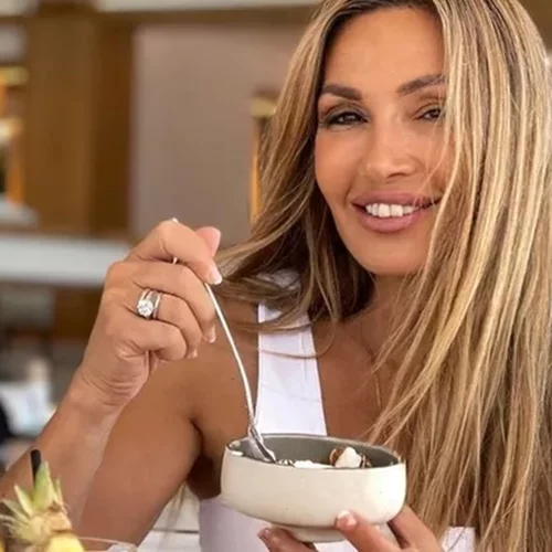 Η κρητική σαλάτα της Ελένης Πετρουλάκη είναι ένα ολοκληρωμένο γεύμα για τα lunch breaks σου