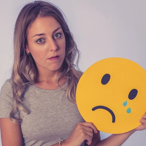 Έχεις μια φίλη που το στόμα της... στάζει δηλητήριο;