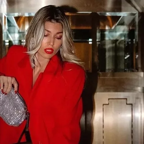 7+1 Ελληνίδες influencers προτείνουν τα ωραιότερα γιορτινά μανικιούρ