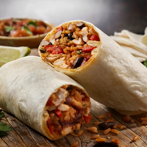 Πώς να τυλίγεις σωστά μία τορτίγια; Δύο τρόποι για να μην φεύγουν τα υλικά