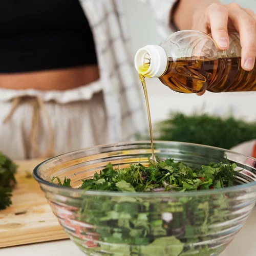 1 κουταλιά ελαιόλαδο κάθε μέρα: 7 λόγοι για να υιοθετήσεις αυτή τη συνήθεια