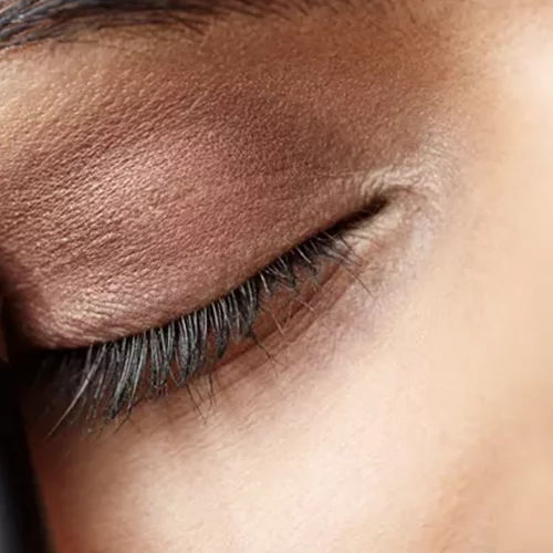 Έχεις καστανά μάτια; Ποια είναι τα χρώματα σκιών που σου ταιριάζουν άψογα