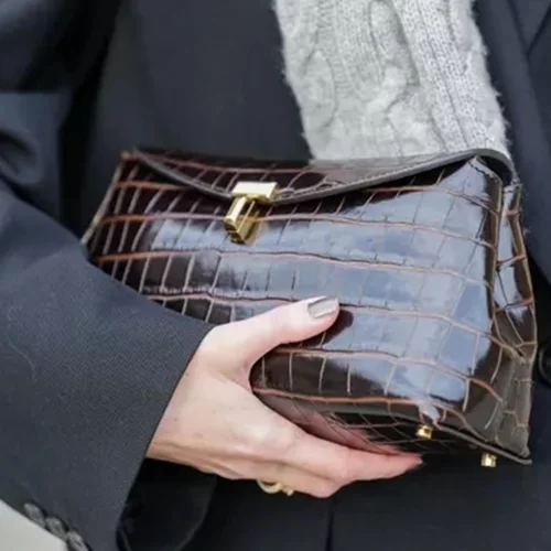 Τα 3 χρώματα νυχιών που λατρεύουν οι Γαλλίδες φέτος το χειμώνα