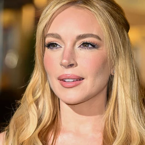 "Kid Hair Color": Η πιο hot τάση του '25 θέλει τα μαλλιά μας να αποκτούν το "παιδικό" τους χρώμα