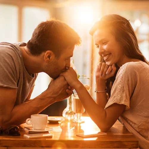 Πότε το "αθώο" φλερτ βλάπει τη σχέση σου;