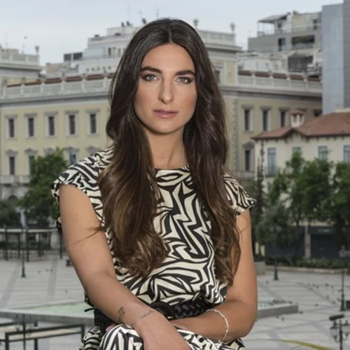 Από την πόλη έως το νησί: Πώς θα δημιουργήσεις τα πιο αέρινα summer looks σύμφωνα με τη Βασιλική Ρούσσου