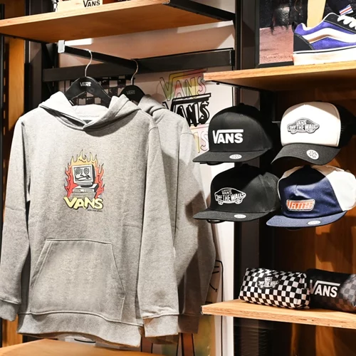 Back to (High) School: Ανανέωση της εφηβικής ντουλάπας με τα πιο stylish items για το σχολείο