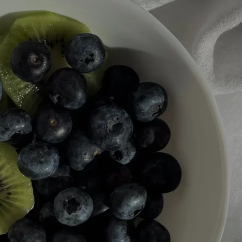 Ποια είναι τα οφέλη του ακτινίδιου και πόσα πρέπει να τρως μέσα στη μέρα;