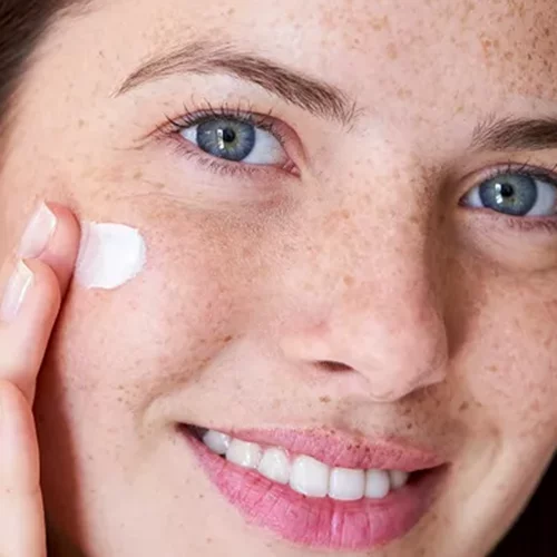 Οι 7 καλύτερες κρέμες για σπυράκια, που θα βρεις στο φαρμακείο της γειτονιάς σου