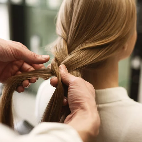 Αυτό είναι το χτένισμα που έχει ξετρελάνει τις beauty addicts στην καραντίνα