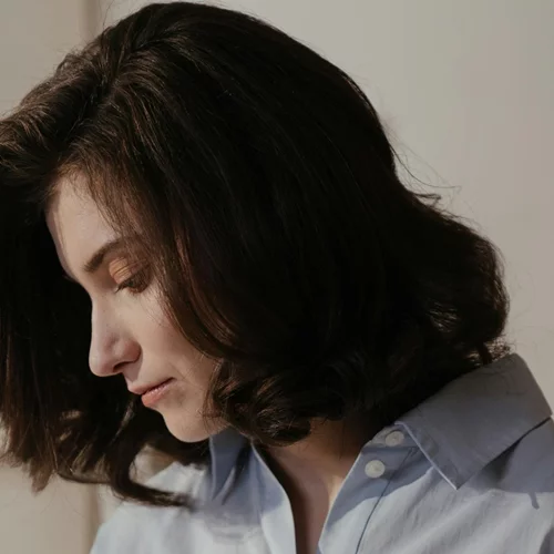 Πώς να δείχνω πιο νέα: Τα κουρέματα και χτενίσματα που κάνουν θαύματα