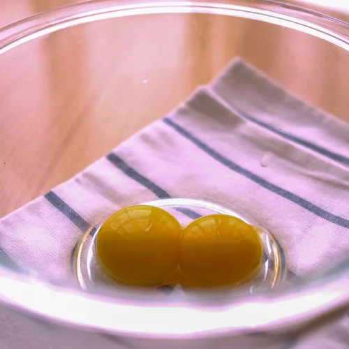 Μάσκες με αυγό: 5 σπιτικές συνταγές για μαλλιά και πρόσωπο