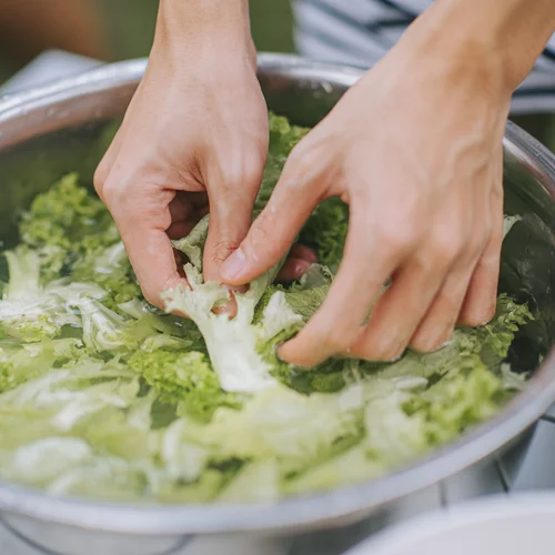 Ξύδι με σόδα για πλύσιμο φρούτων και λαχανικών; Γιατί ΔΕΝ πρέπει να το κάνεις;