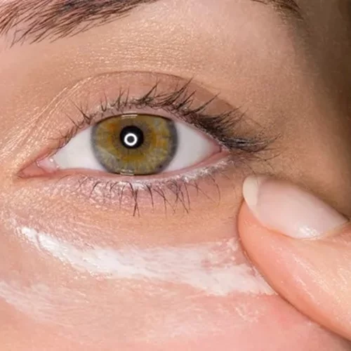 Πώς θα μειώσεις φυσικά το οίδημα κάτω από τα μάτια σου