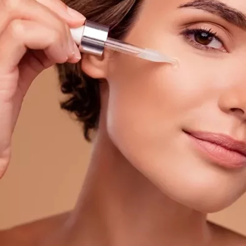 Οροί προσώπου: Πώς να τους συνδυάσεις σωστά για άψογη επιδερμίδα