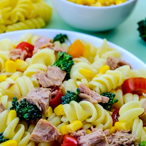 Συνταγή για τονοσαλάτα ζυμαρικών με λαχανικά