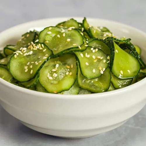 Ένα αγγούρι την ημέρα: Η νέα wellness τάση που κάνει χαμό στο διαδίκτυο - Τι σου προσφέρει πραγματικά;